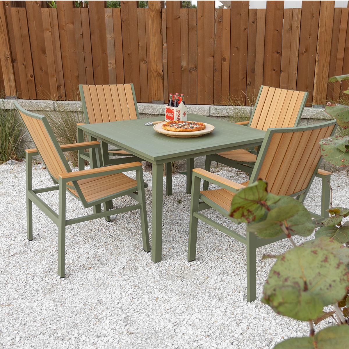 Vida Vida Dining Set in the Garden